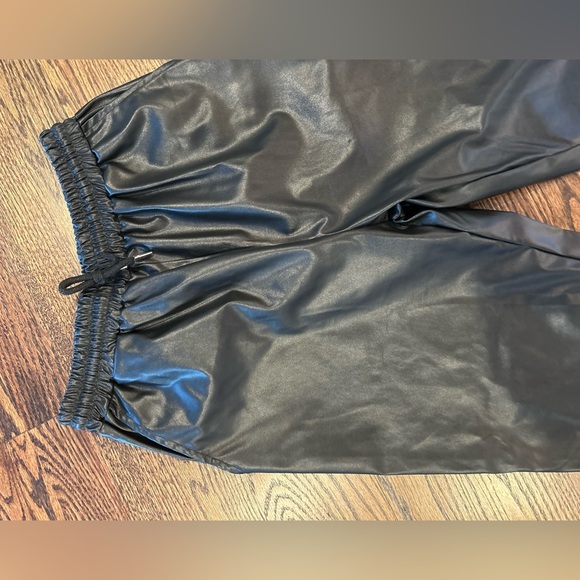 Faux Leather Jogger Pants Size M Inseam 28 - Picture 4 of 6